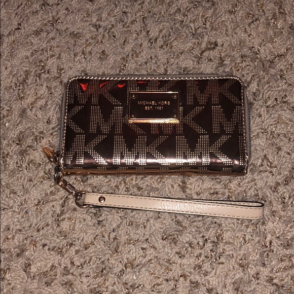 Michael Kors Handbags - MK Metallic Rose Gold Wristlet!